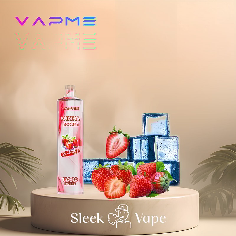 Un elegante dispositivo di svapo etichettato "VAPME SHISHA Hookah Strawberry Ice", esposto su un piedistallo rotondo, circondato da fragole fresche e cubetti di ghiaccio.