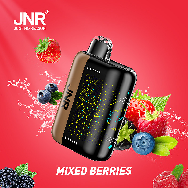 Appareil de vapotage JNR au goût de baies mélangées entouré de fraises, de myrtilles et de mûres sur fond rouge.