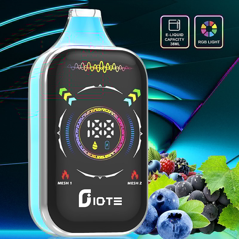 En digital vaping-enhet med en futuristisk design, som visar nätalternativ och ett färgglatt ljusmönster, mot en dynamisk blå bakgrund med olika bär och ikoner som indikerar 38 ml e-vätskekapacitet och RGB-ljusfunktion.