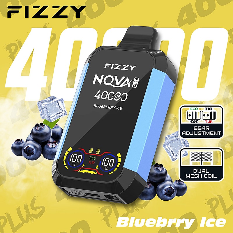 Anuncio del vaporizador Fizzy NQVA Plus Blueberry Ice que muestra el dispositivo con 400 bocanadas, ajuste de engranajes eco y turbo y funciones de bobina de malla doble, rodeado de arándanos y cubitos de hielo.