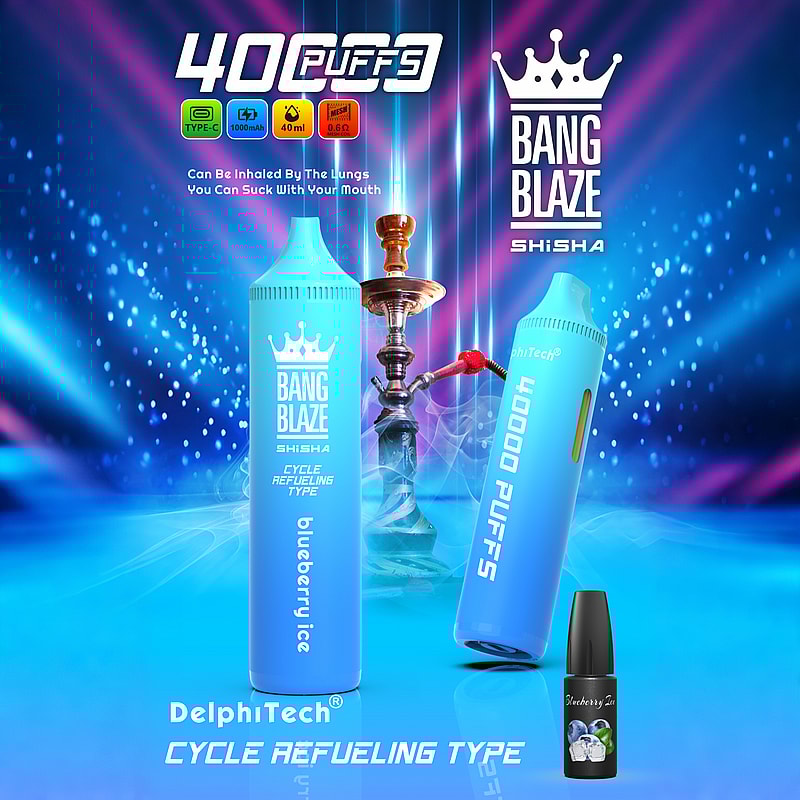 Publicité montrant deux appareils de vapotage bleus étiquetés « Bang Blaze Shisha Cycle Refueling Type » et « 40000 Puffs », à côté d'une image d'un narguilé et d'une bouteille étiquetée « Blueberry Ice », sur un fond bleu vif avec du texte mettant en évidence des fonctionnalités telles que les options rechargeables et inhalables.