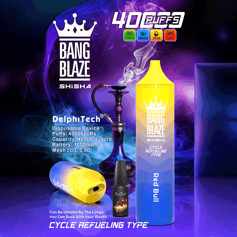 Reklambild för Bang Blaze Shisha, med en stor engångsvape-enhet märkt "Red Bull" med cyklisk påfyllning och detaljer som 40 000 bloss, 40 ml e-vätska, 1000 mAh batteri och typ-C-laddning, tillsammans med en liten flaska märkt "Red Bull", mot en rökig bakgrund med en traditionell vattenpipa.