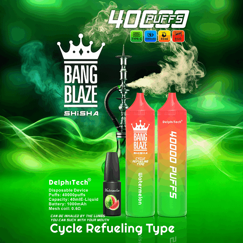 Reklambild för Bang Blaze Shisha Cycle Refueling Type, med två röda enheter med fet text "40000 PUFFS", tillsammans med en e-vätskeflaska med vattenmelonsmak, mot en grön, rökig bakgrund med produktinformation som framhäver en kapacitet på 40 000 bloss, 40 ml e-vätska, typ-C-laddning, 1000 mAh batteri och 0,6Ω mesh-spole.