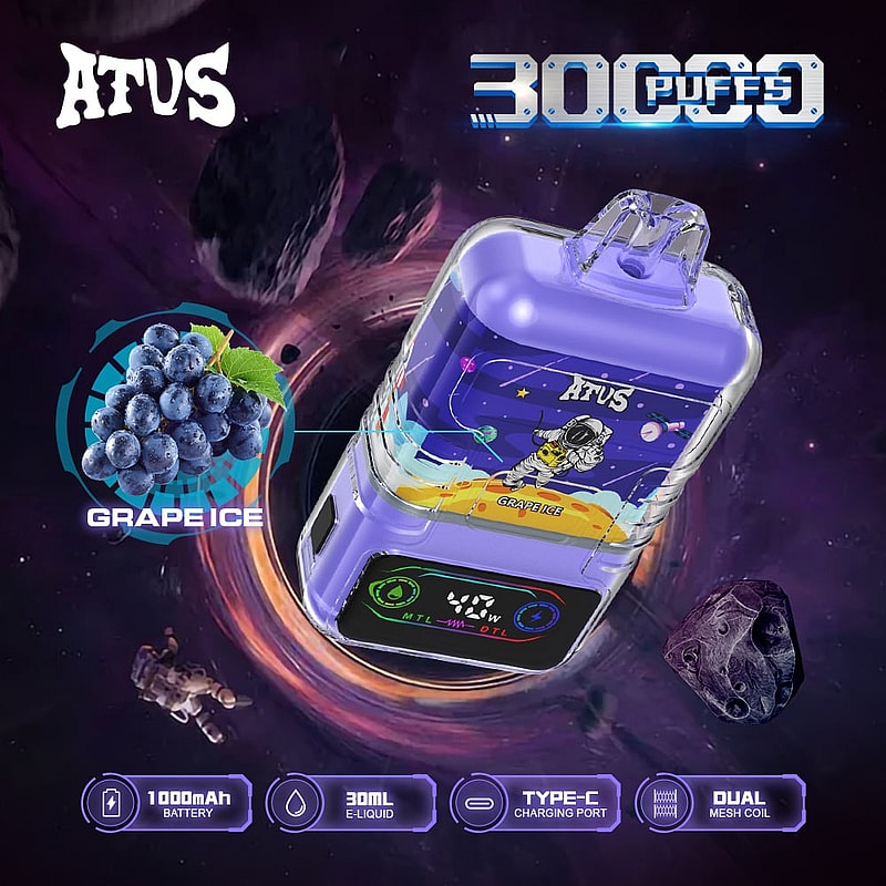 Reklambild som visar vaping-enheten Atus i lila med en rymdtema-design, märkt "Grape Ice", med detaljer som kapacitet på 30 000 bloss, 1000 mAh batteri, 30 ml e-vätska, laddningsport av typ C och dubbel mesh-spole; mot en kosmisk bakgrund.