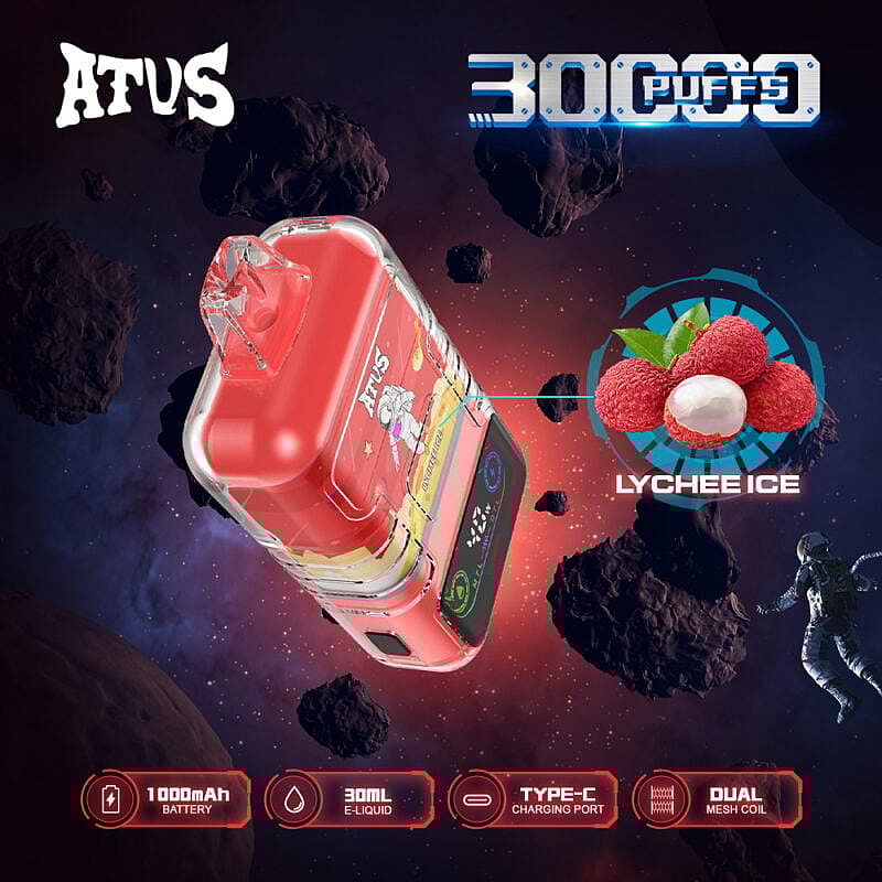 Imagen promocional de un dispositivo de vapeo ATVS con sabor a hielo de lichi, con especificaciones como 30,000 bocanadas, batería de 1000 mAh, capacidad de 30 ml de e-líquido, puerto de carga tipo C y bobina de malla dual, sobre un fondo de temática espacial con asteroides flotantes y un astronauta.