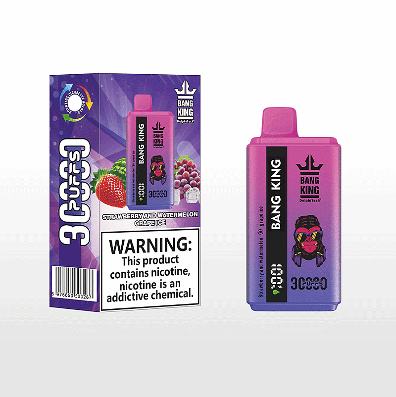 Un dispositivo de vapeo desechable Bang King y su empaque, que presenta un sabor a helado de uva, fresa y sandía con una etiqueta de advertencia de nicotina en negrita.