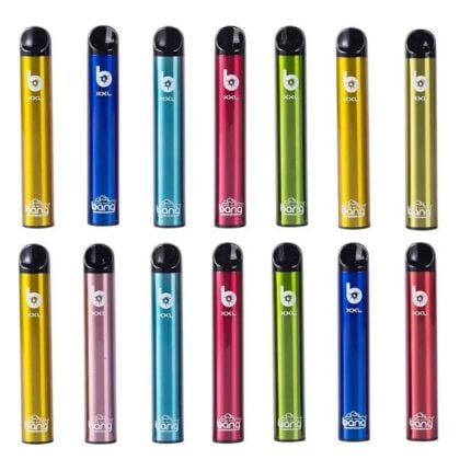 Des stylos à vape jetables colorés disposés en trois rangées.