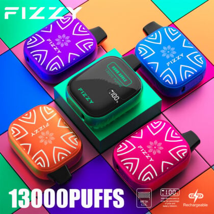 Coloridos dispositivos de vapeo FIZZY con una pantalla digital, con atrevidos diseños sobre un vibrante fondo multicolor, destacando "13000 PUFFS" y características de recargabilidad.