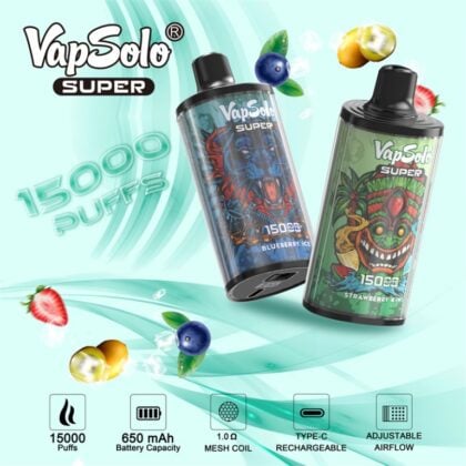 Imagen promocional de los dispositivos de vapeo VapSolo Super que presenta dos diseños, uno con un tigre azul para el sabor a hielo de arándano y otro con una máscara tiki verde para el sabor a kiwi y fresa, cada uno ofreciendo 15,000 bocanadas con una capacidad de batería de 650 mAh y flujo de aire ajustable.