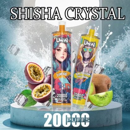 Dos vibrantes dispositivos de shisha desechables etiquetados "Love 66" y "Kiwi Passion Fruit Guava" exhibidos en una plataforma circular rodeada de fruta fresca y hielo, con un texto adjunto que destaca 20,000 bocanadas.